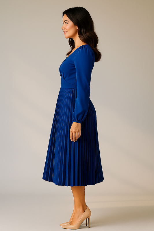 Kongeblå midikjole med plisseret nederdel og lange ærmer